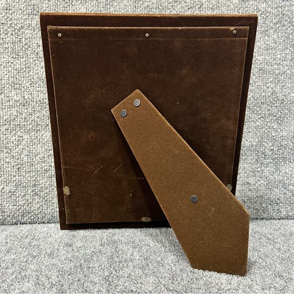 Vintage solid brass 8x10 photo frame raised diagonal lines brown velvet back - Picture 7 of 11